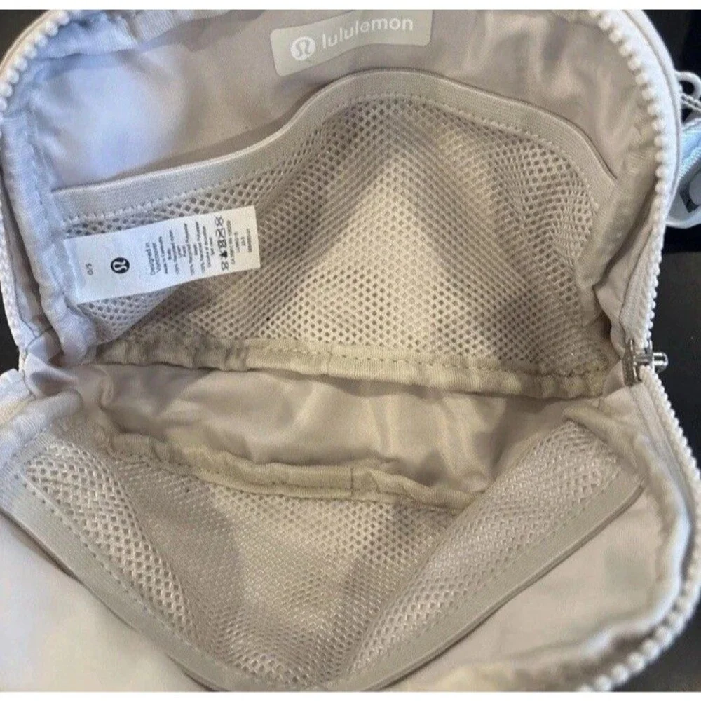 Lululemon Everywhere Belt Bag One Size LU9B8PS WNDM White/cream